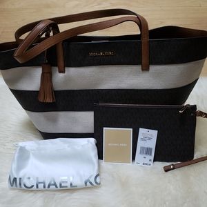 Michael Kors Tote bag with clutch.